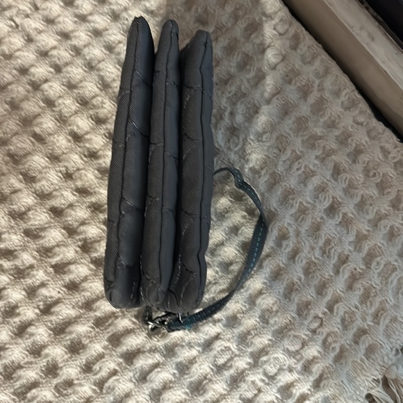 Vary You by Thirty One Grey and Teal Quilted Wristlet Purse Wallet OS - Picture 3 of 8